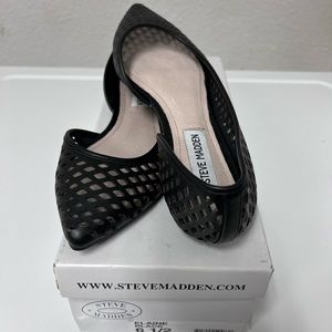 Brand New Elaine Black flats size 6.5